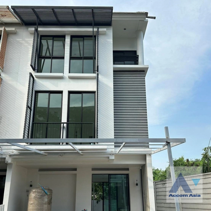 unit 3 Bedrooms  Townhouse For Rent & Sale in Pattanakarn, Bangkok  near BTS On Nut (AA45108)