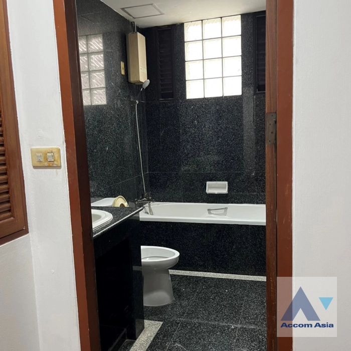 11  4 br Townhouse For Rent in Ploenchit ,Bangkok BTS Ploenchit AA45110
