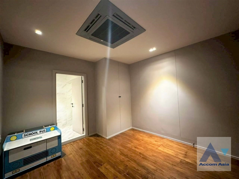 32  4 br Townhouse for rent and sale in Sukhumvit ,Bangkok BTS Thong Lo AA45115