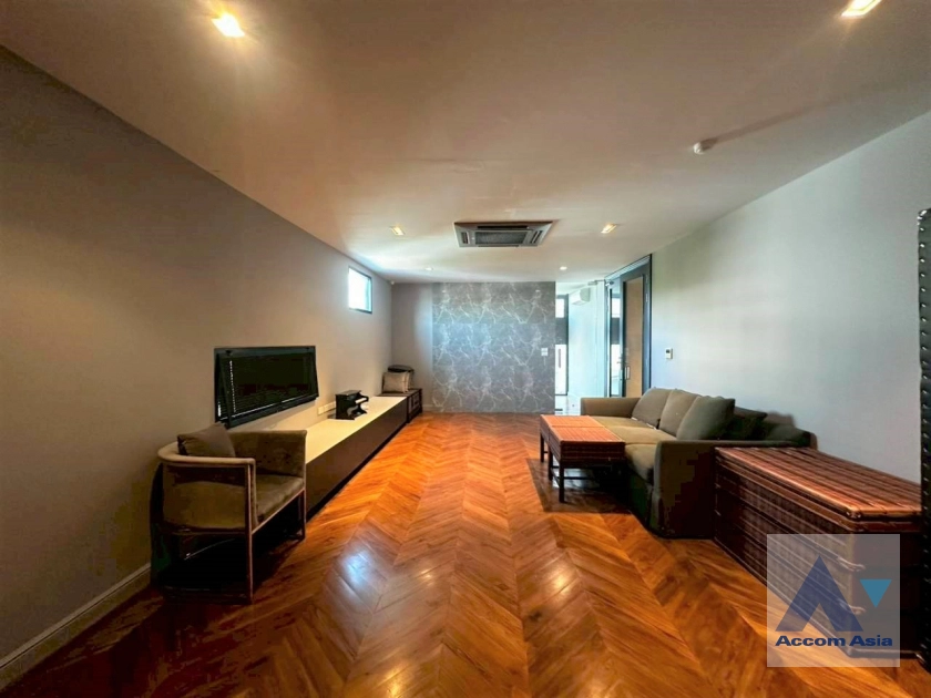 18  4 br Townhouse for rent and sale in Sukhumvit ,Bangkok BTS Thong Lo AA45115