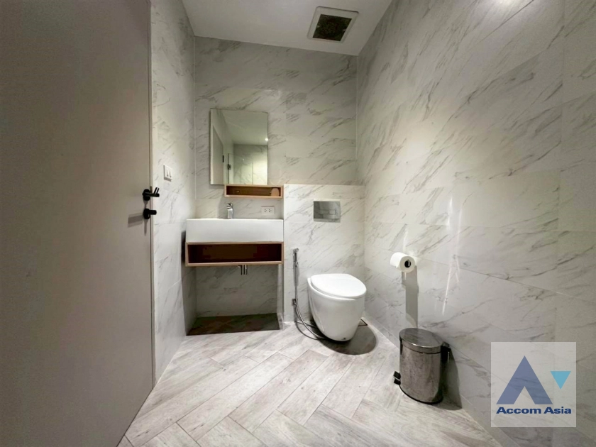 34  4 br Townhouse for rent and sale in Sukhumvit ,Bangkok BTS Thong Lo AA45115