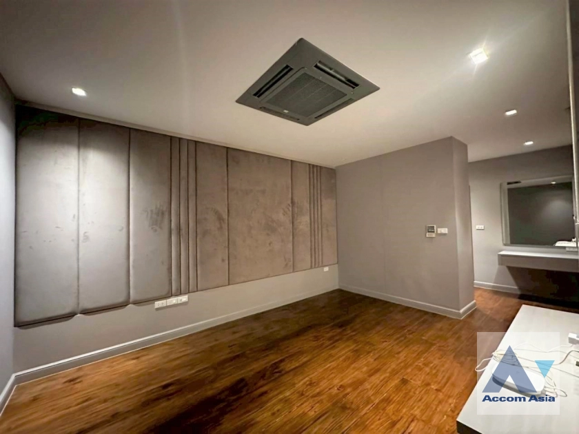 29  4 br Townhouse for rent and sale in Sukhumvit ,Bangkok BTS Thong Lo AA45115