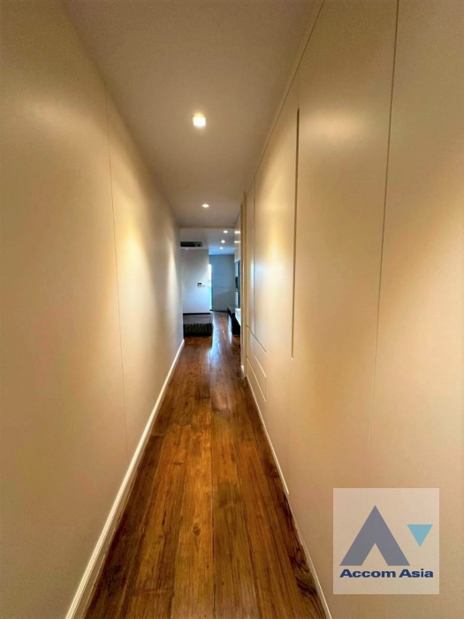 25  4 br Townhouse for rent and sale in Sukhumvit ,Bangkok BTS Thong Lo AA45115