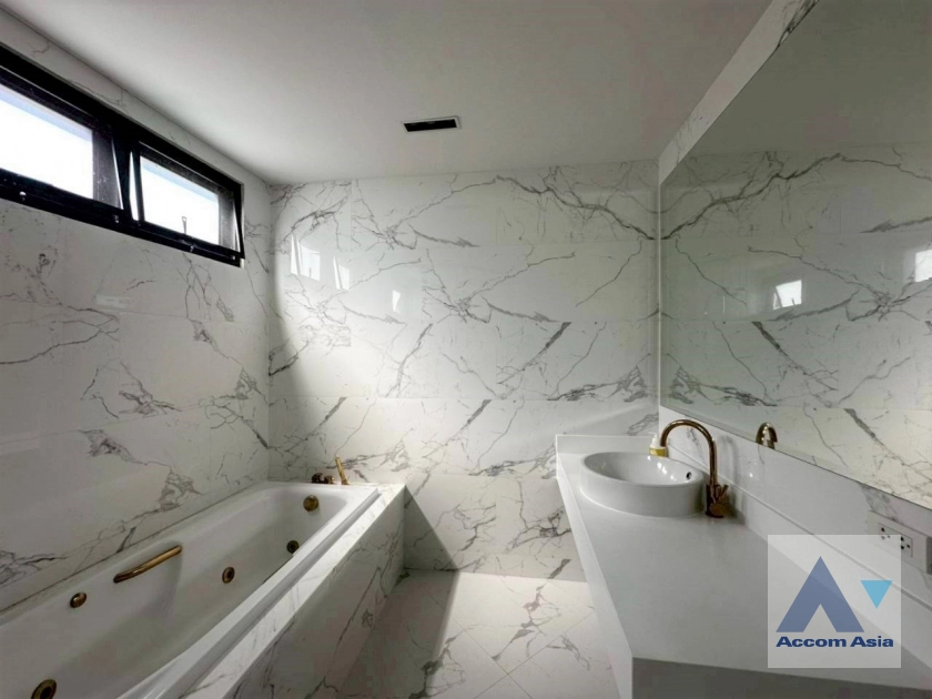 36  4 br Townhouse for rent and sale in Sukhumvit ,Bangkok BTS Thong Lo AA45115