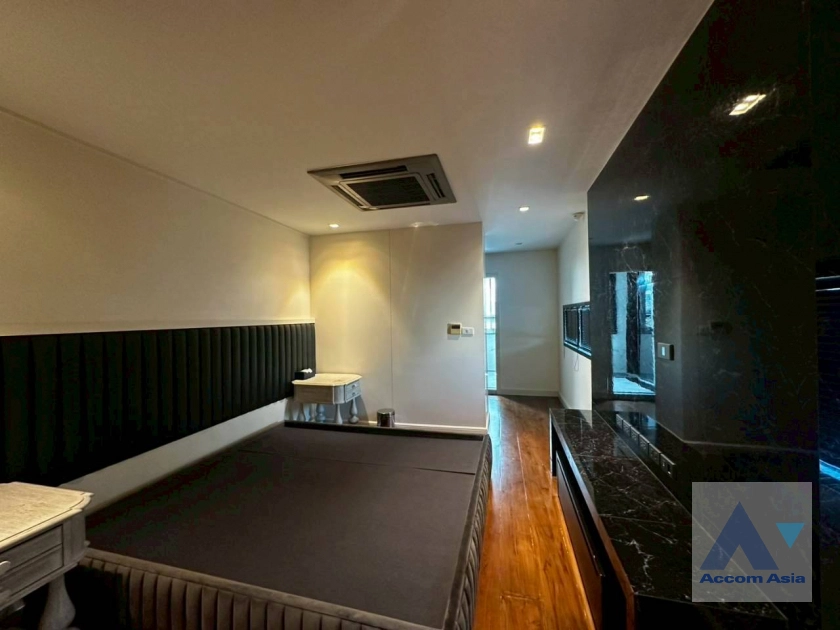 24  4 br Townhouse for rent and sale in Sukhumvit ,Bangkok BTS Thong Lo AA45115