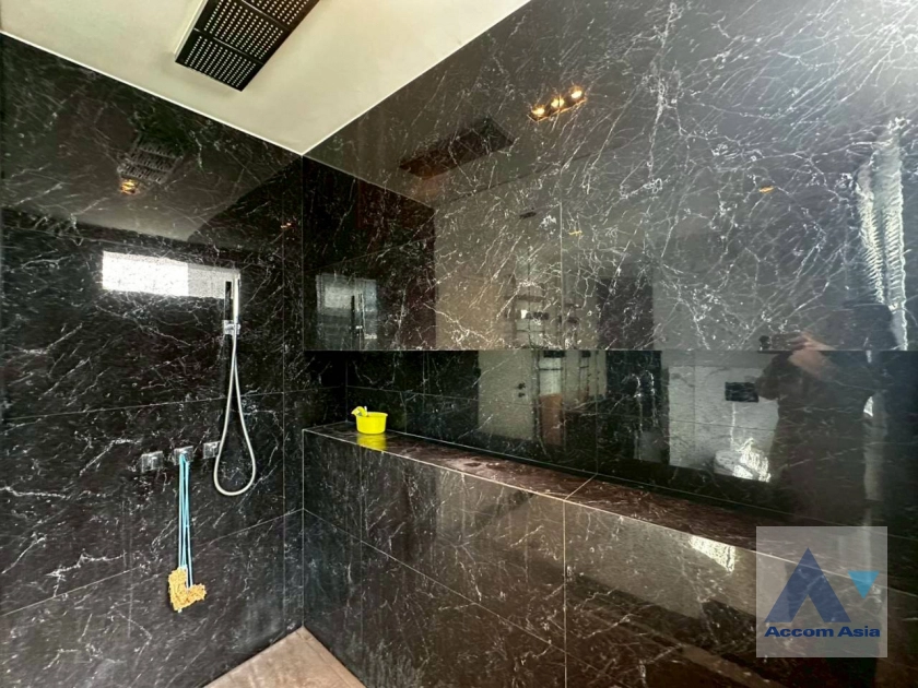 44  4 br Townhouse for rent and sale in Sukhumvit ,Bangkok BTS Thong Lo AA45115