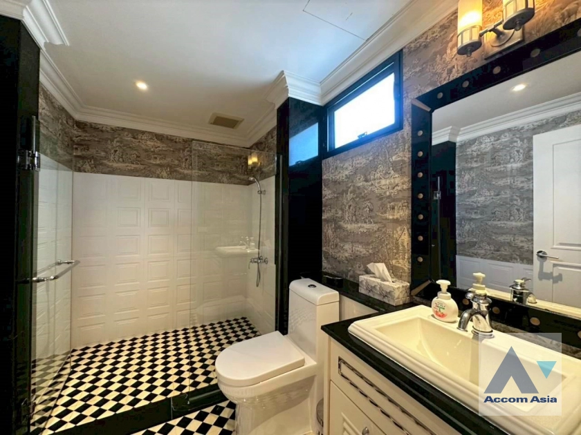 40  4 br Townhouse for rent and sale in Sukhumvit ,Bangkok BTS Thong Lo AA45115