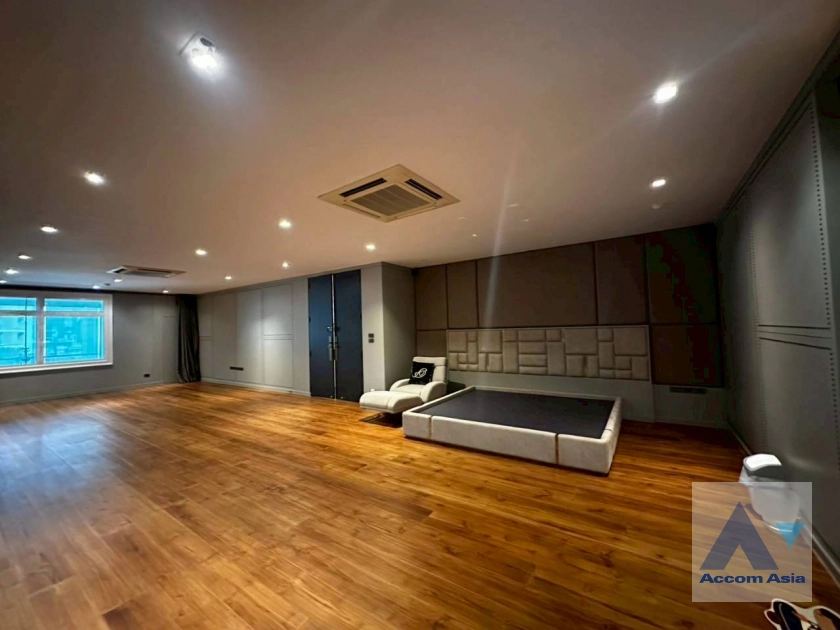 21  4 br Townhouse for rent and sale in Sukhumvit ,Bangkok BTS Thong Lo AA45115