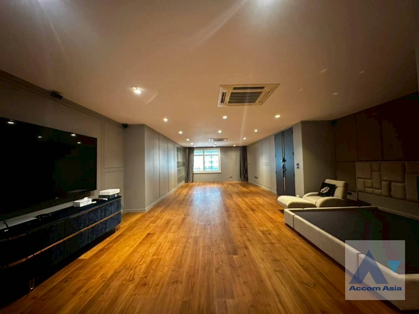 19  4 br Townhouse for rent and sale in Sukhumvit ,Bangkok BTS Thong Lo AA45115
