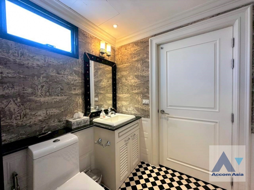 39  4 br Townhouse for rent and sale in Sukhumvit ,Bangkok BTS Thong Lo AA45115