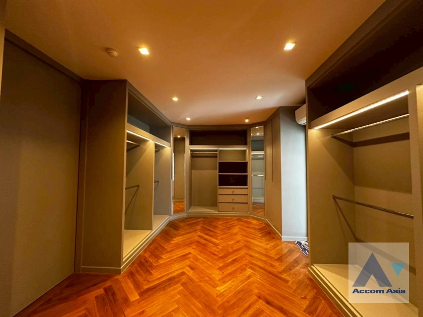 28  4 br Townhouse for rent and sale in Sukhumvit ,Bangkok BTS Thong Lo AA45115