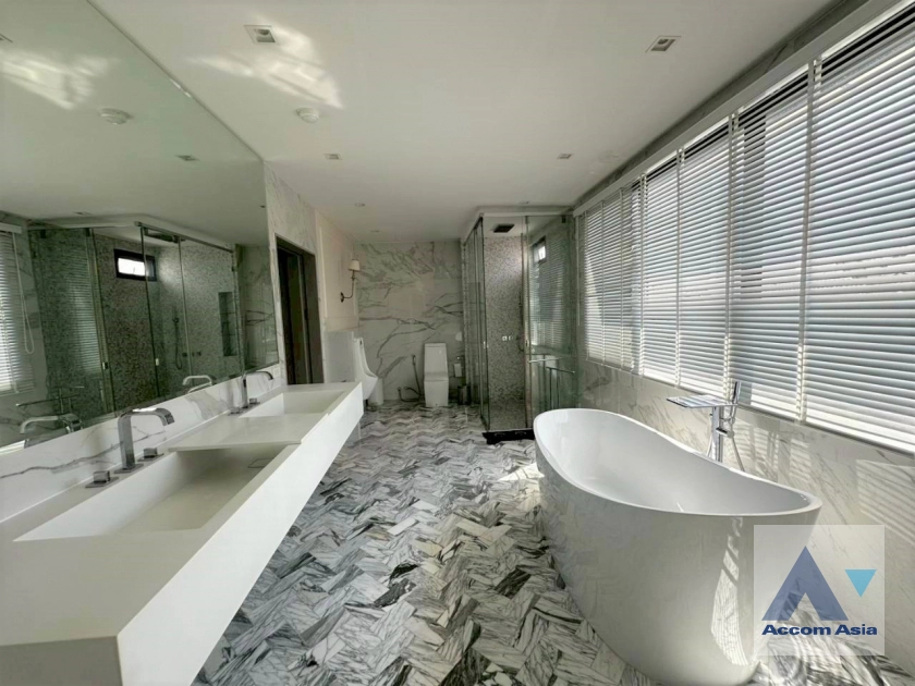 37  4 br Townhouse for rent and sale in Sukhumvit ,Bangkok BTS Thong Lo AA45115