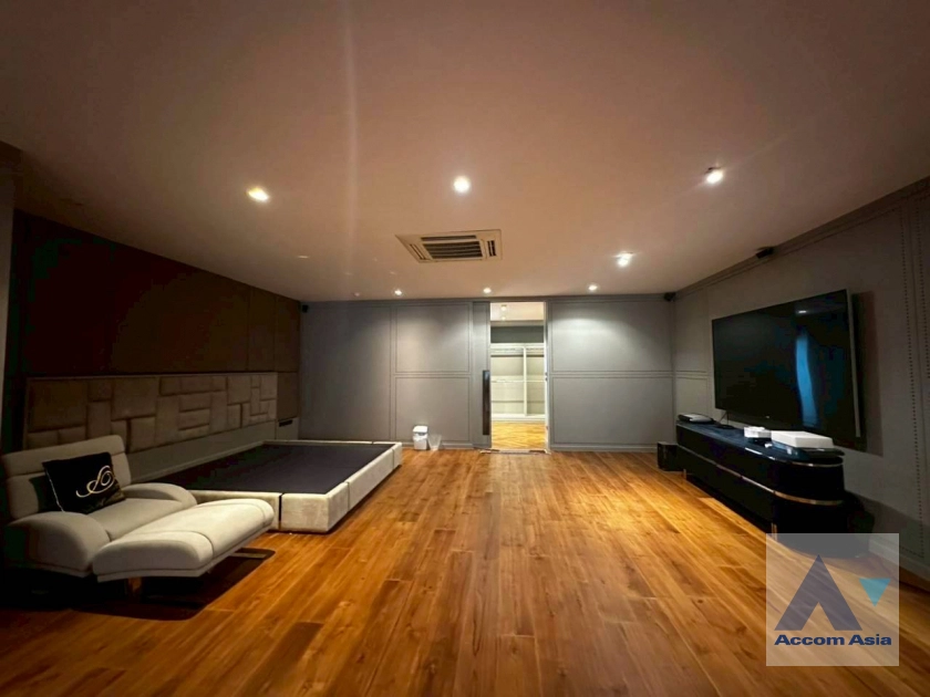 20  4 br Townhouse for rent and sale in Sukhumvit ,Bangkok BTS Thong Lo AA45115