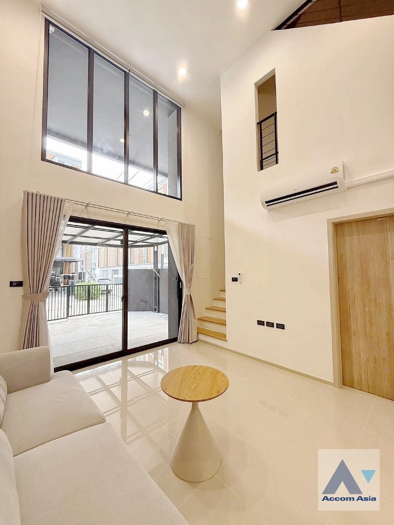  1  3 br Townhouse For Rent in Pattanakarn ,Bangkok ARL Hua Mak at Shizen Phatthanakan AA45120