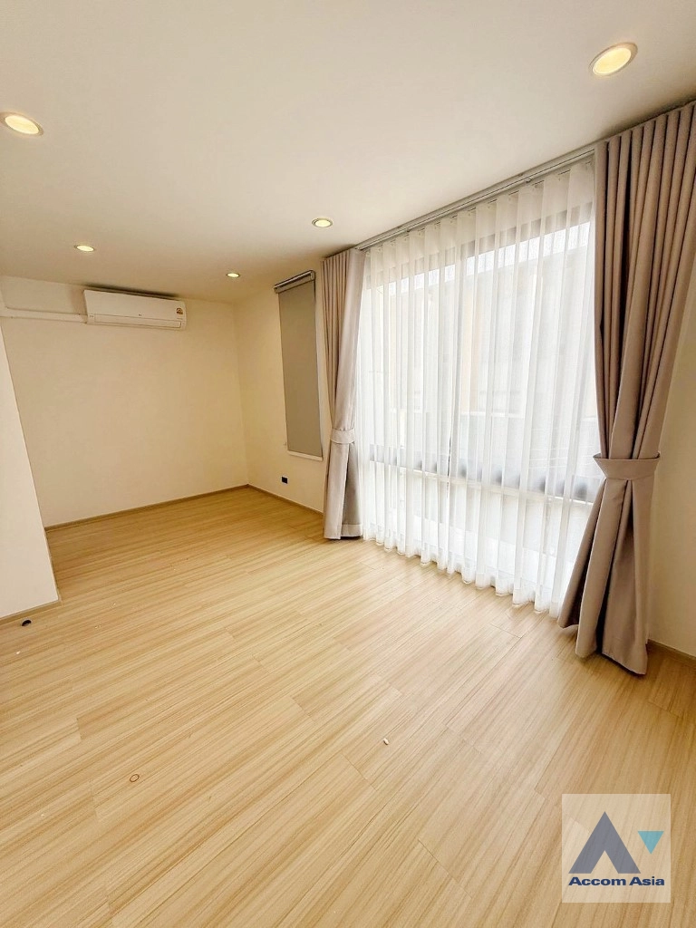 9  3 br Townhouse For Rent in Pattanakarn ,Bangkok ARL Hua Mak at Shizen Phatthanakan AA45120