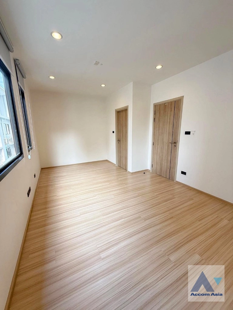 8  3 br Townhouse For Rent in Pattanakarn ,Bangkok ARL Hua Mak at Shizen Phatthanakan AA45120