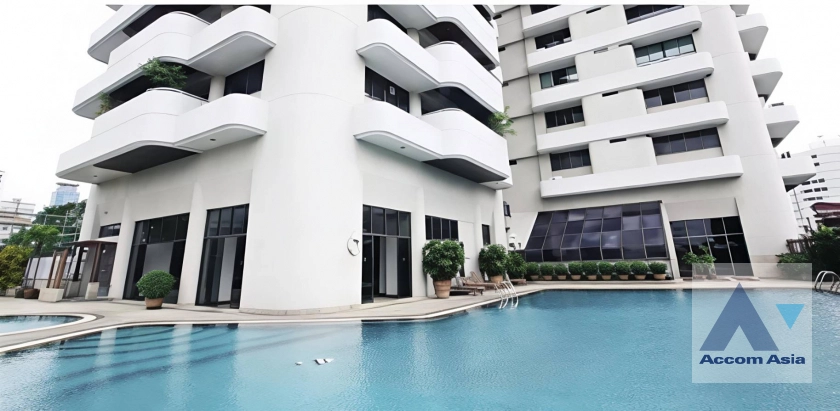 unit 3 Bedrooms  Condominium For Sale in Sukhumvit, Bangkok  near BTS Nana (AA45123)