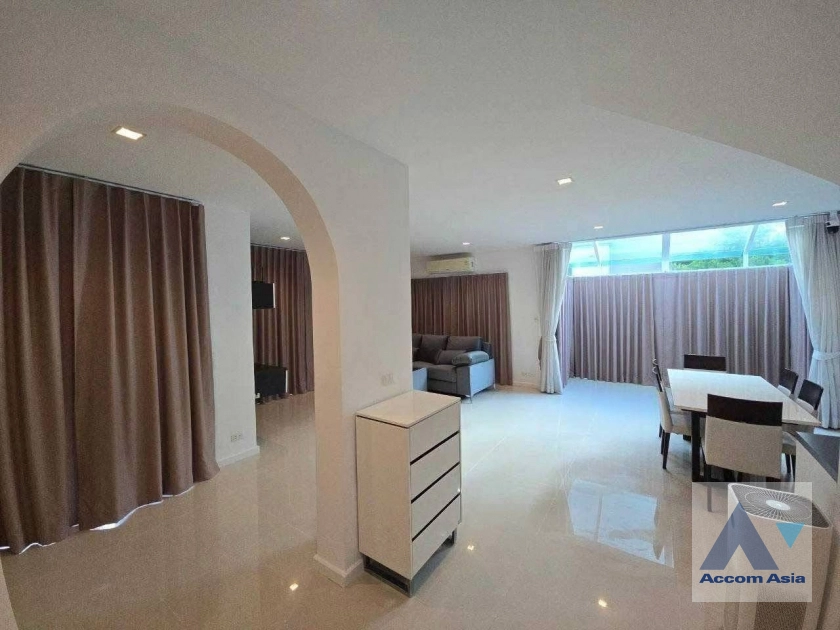 unit 3 Bedrooms  House For Sale in Pattanakarn, Bangkok  (AA45126)