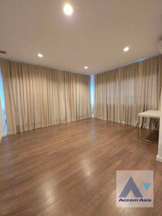 6  3 br House For Sale in Pattanakarn ,Bangkok  at Casa Grand House Onnuch Wongwhaen AA45126