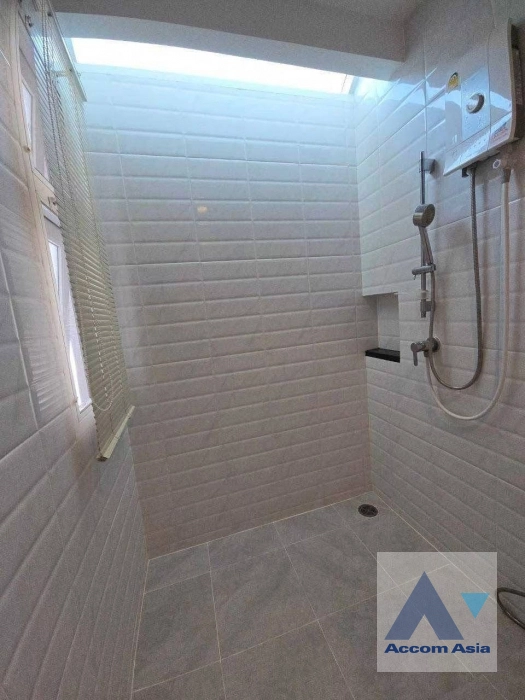 12  3 br House For Sale in Pattanakarn ,Bangkok  at Casa Grand House Onnuch Wongwhaen AA45126