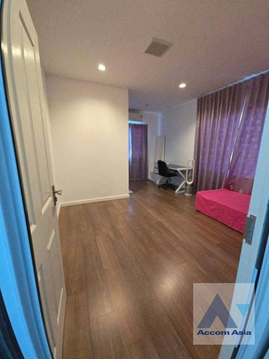 7  3 br House For Sale in Pattanakarn ,Bangkok  at Casa Grand House Onnuch Wongwhaen AA45126