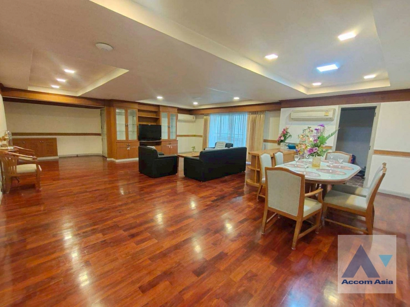unit 3 Bedrooms  Apartment For Rent in Sukhumvit, Bangkok  near BTS Phrom Phong (AA45128)