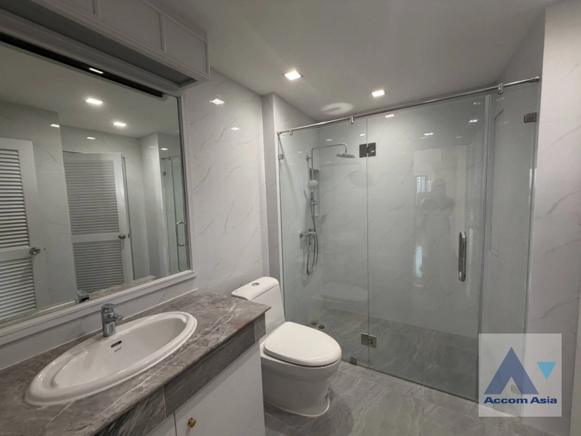 18  4 br Apartment for rent and sale in Sukhumvit ,Bangkok BTS Nana - MRT Sukhumvit at Private Environment Space AA45129