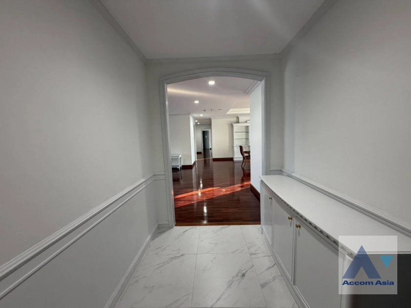 unit 4 Bedrooms  Apartment For Rent & Sale in Sukhumvit, Bangkok  near BTS Nana - MRT Sukhumvit (AA45129)
