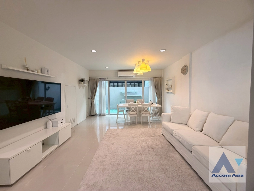 unit 3 Bedrooms  Townhouse For Rent & Sale in Pattanakarn, Bangkok  near ARL Ramkhamhaeng (AA45134)