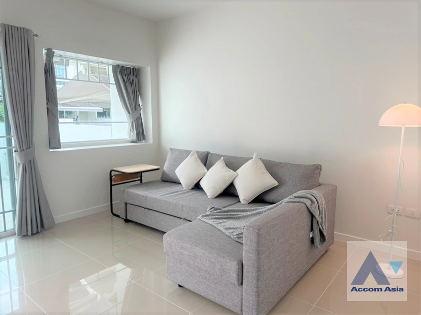 unit 2 Bedrooms  Townhouse For Rent & Sale in Samutprakan, Samutprakan  (AA45141)