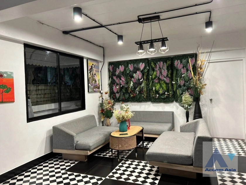  1  11 br Building For Rent in Sukhumvit ,Bangkok BTS Bang Chak AA45143
