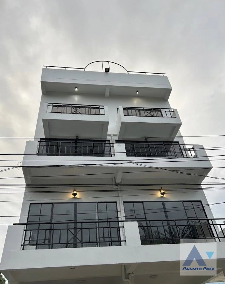  2  11 br Building For Rent in Sukhumvit ,Bangkok BTS Bang Chak AA45143