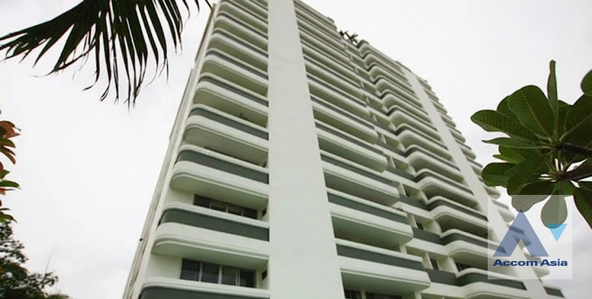 unit 3 Bedrooms  Apartment For Rent in Sukhumvit, Bangkok  near BTS Ekkamai (AA45145)