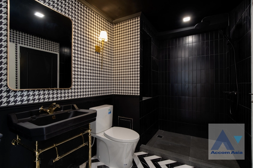 9  4 br Condominium For Sale in Sukhumvit ,Bangkok BTS Phrom Phong at Supalai Place   AA45148