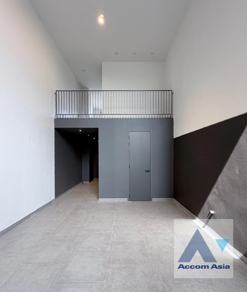 unitHome Office |  3 Bedrooms  Townhouse For Rent & Sale in Lat Phrao, Bangkok  (AA45154)