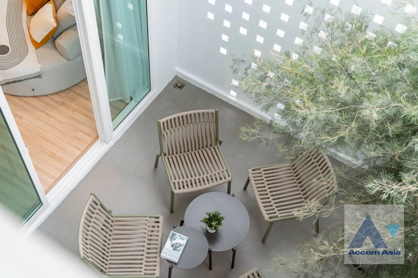 unit 4 Bedrooms  House For Rent in Latkrabang, Bangkok  near ARL Ban Thap Chang (AA45157)