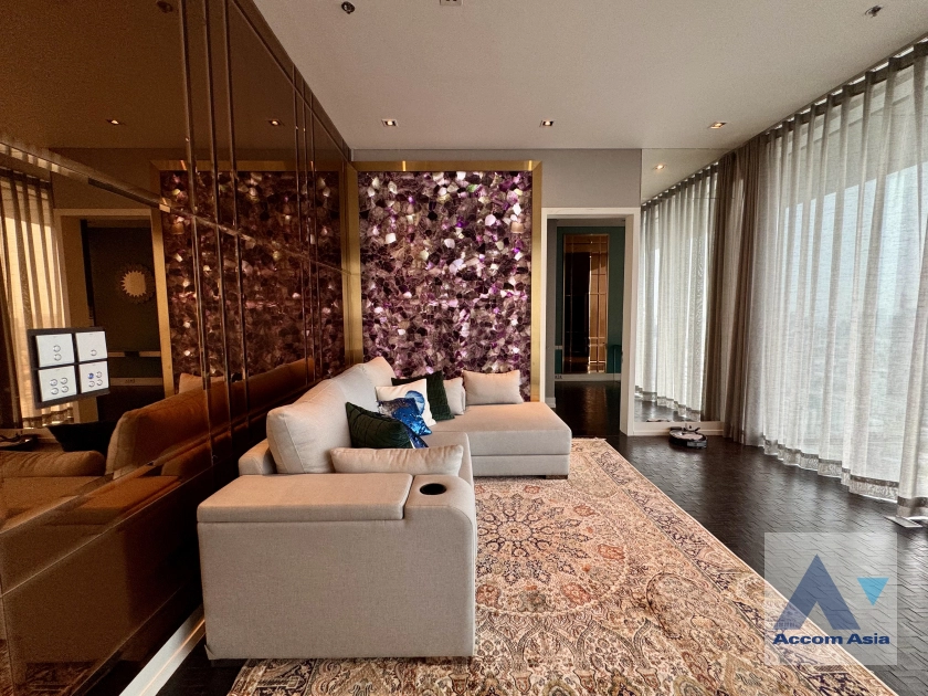 unit 4 Bedrooms  Condominium For Rent & Sale in Silom, Bangkok  near BTS Chong Nonsi (AA45158)
