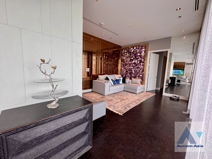 unit 4 Bedrooms  Condominium For Rent & Sale in Silom, Bangkok  near BTS Chong Nonsi (AA45158)