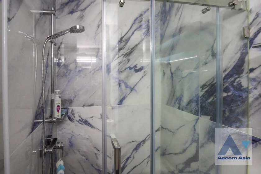 9  2 br Condominium For Rent in Ploenchit ,Bangkok BTS Ratchadamri at Baan Thanon Sarasin AA45162