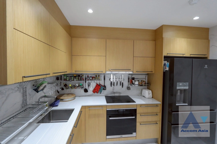 4  2 br Condominium For Rent in Ploenchit ,Bangkok BTS Ratchadamri at Baan Thanon Sarasin AA45162