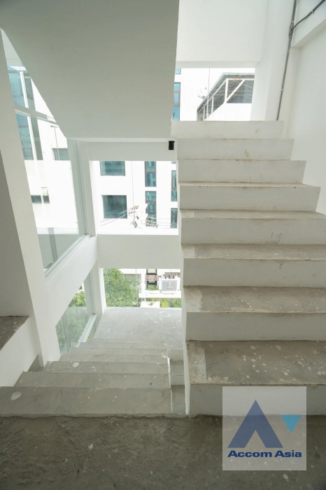 14  Building for rent and sale in Pattanakarn ,Bangkok ARL Hua Mak AA45165