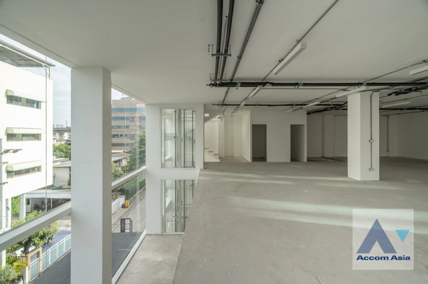 8  Building for rent and sale in Pattanakarn ,Bangkok ARL Hua Mak AA45165