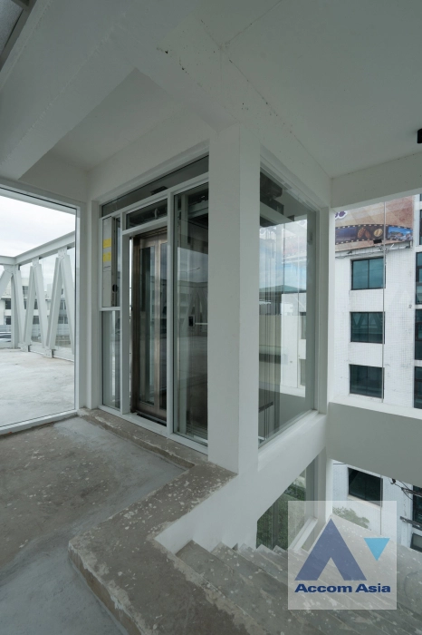 22  Building for rent and sale in Pattanakarn ,Bangkok ARL Hua Mak AA45165