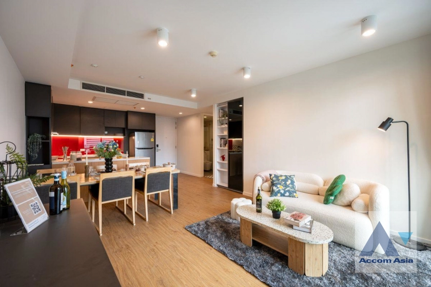 unitFully Furnished, Newly renovated | Siamese Surawong – Renovated Condo Near Chulalongkorn University