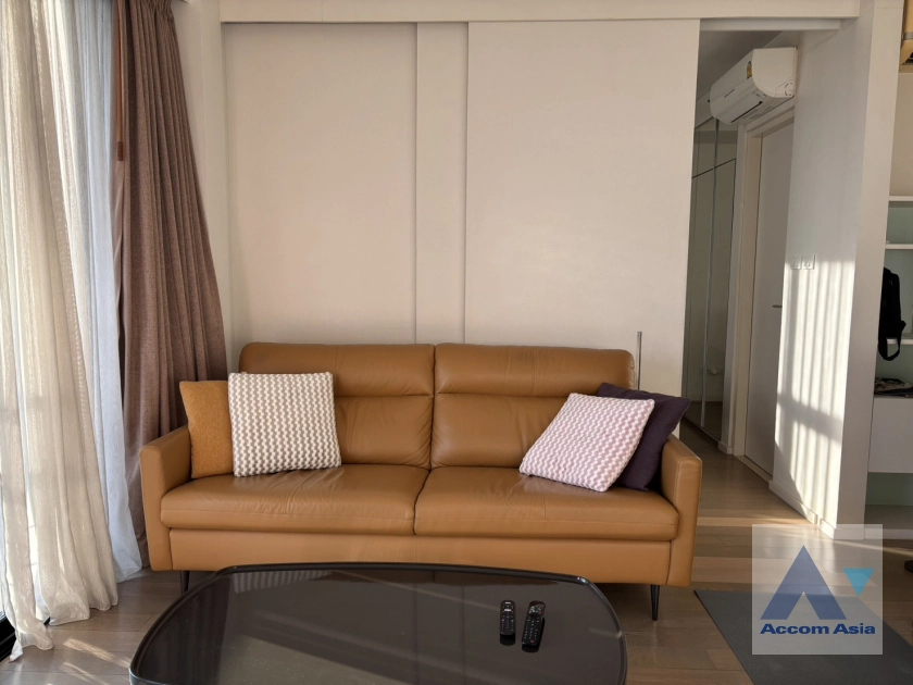 unit 1 Bedroom  Condominium For Sale in Sukhumvit, Bangkok  near BTS Ekkamai (AA45169)