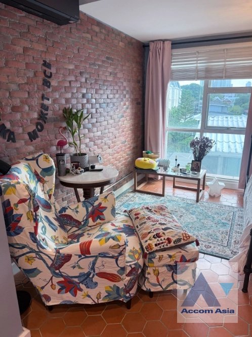 unit 1 Bedroom  Condominium For Rent & Sale in Sukhumvit, Bangkok  near BTS Ekkamai (AA45173)