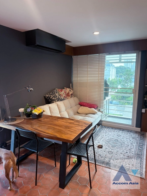 unit 1 Bedroom  Condominium For Rent & Sale in Sukhumvit, Bangkok  near BTS Ekkamai (AA45173)
