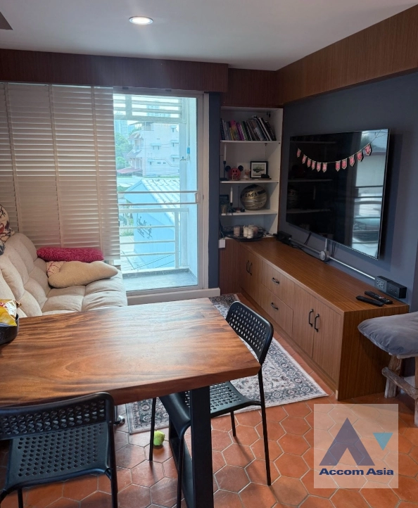 unit 1 Bedroom  Condominium For Rent & Sale in Sukhumvit, Bangkok  near BTS Ekkamai (AA45173)