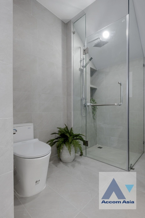 22  4 br Townhouse For Sale in Sukhumvit ,Bangkok BTS Phra khanong at Moo Baan Klongtan Nivet AA45178