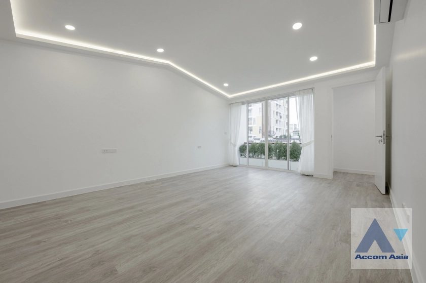 20  4 br Townhouse For Sale in Sukhumvit ,Bangkok BTS Phra khanong at Moo Baan Klongtan Nivet AA45178